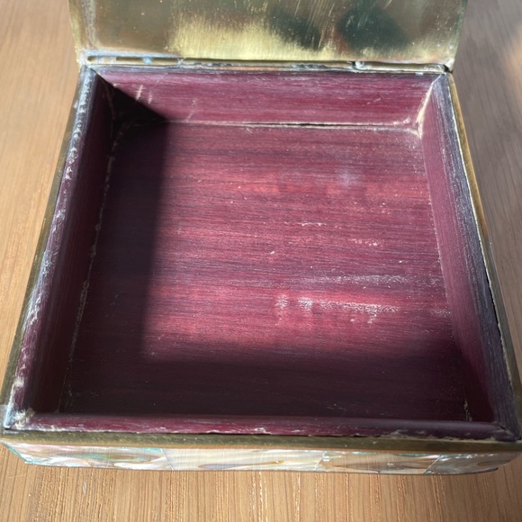 Vintage Abalone Shell and Brass Decorative Trinket Box with Rosewood Lining - Picture 4 of 11
